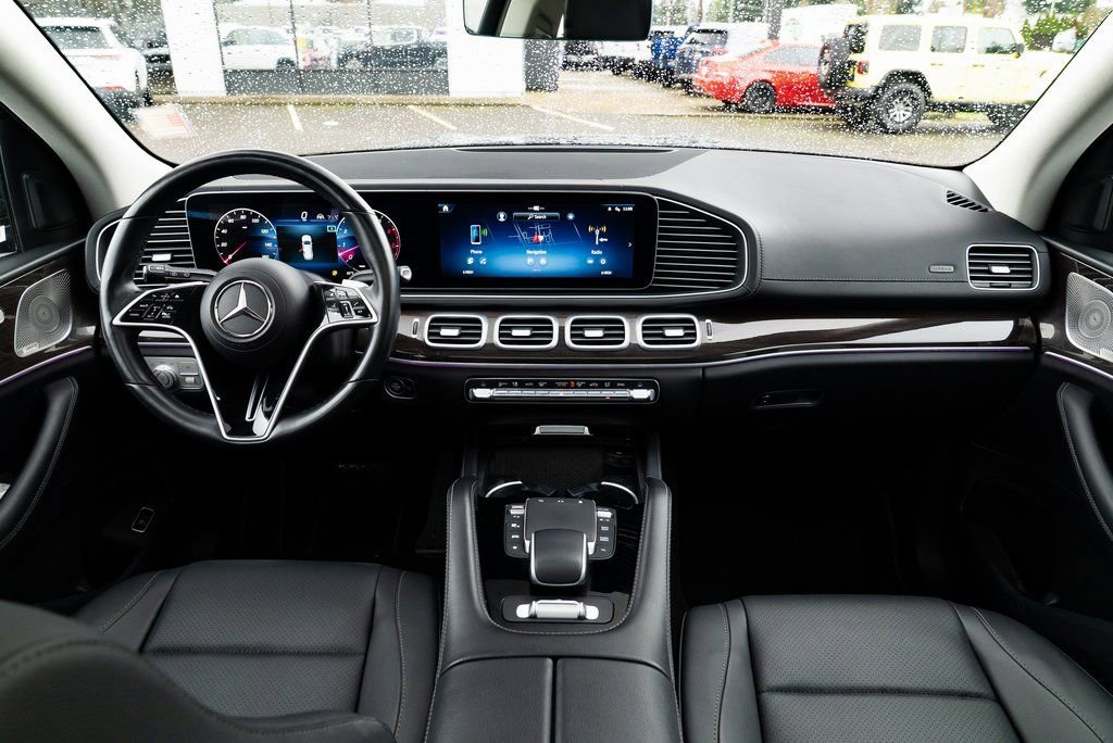 Used 2024 Mercedes-Benz GLS 450 4MATIC image 9