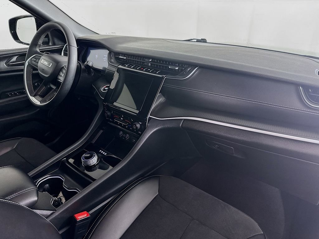 Certified 2024 Jeep Grand Cherokee Altitude image 36