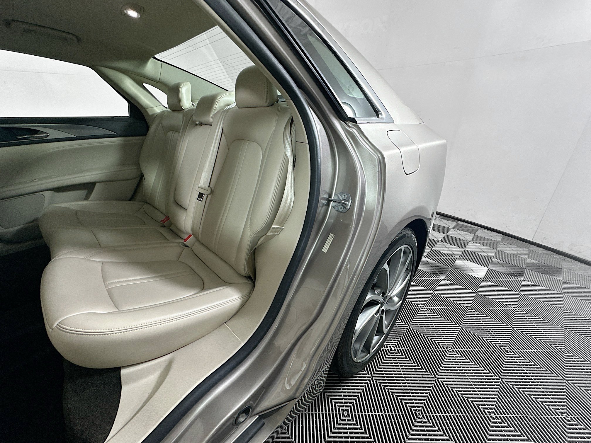 Used 2018 Lincoln MKZ Premiere w/ Magnetic Appearance Package FWD image 26
