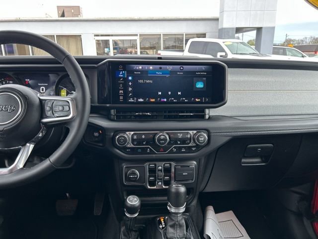 Used 2025 Jeep Wrangler Unlimited Sahara w/ Safety Group AWD/4WD image 28