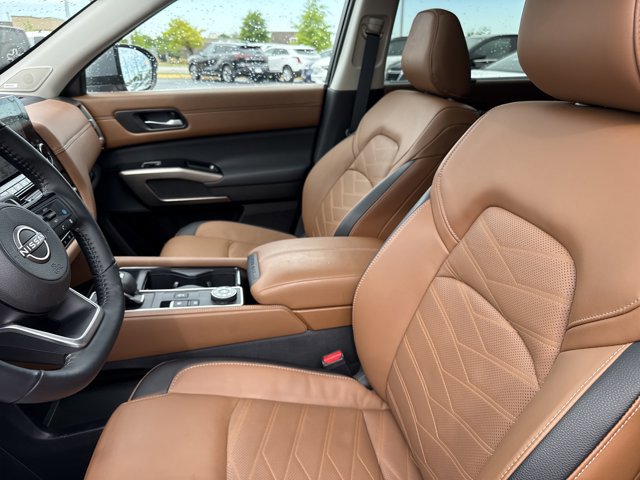 Certified 2025 Nissan Pathfinder Platinum AWD/4WD image 5