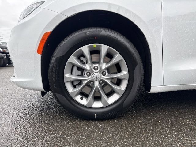 New 2026 Chrysler Pacifica Select AWD/4WD image 17