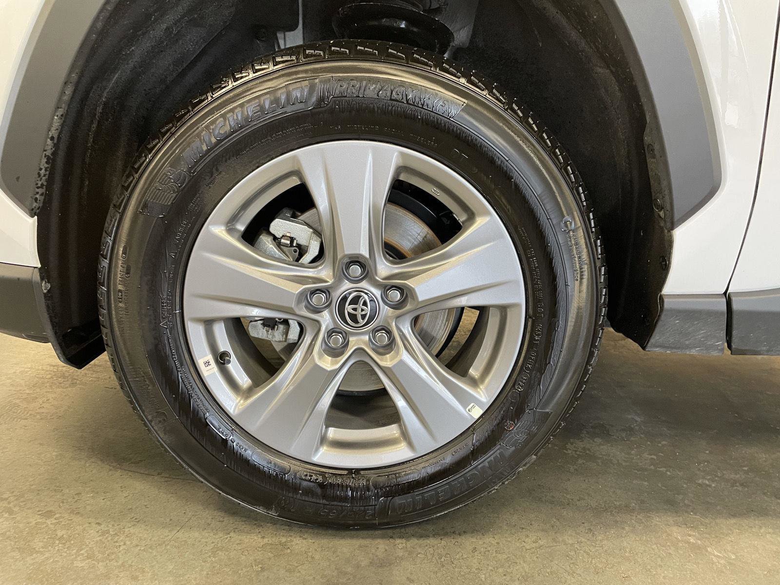 Used 2024 Toyota RAV4 XLE w/ Convenience Package image 10