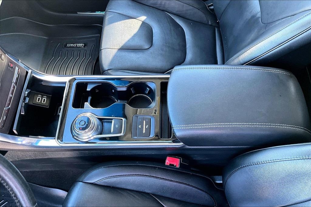 Used 2020 Ford Edge Titanium w/ Class II Trailer Tow Package image 16