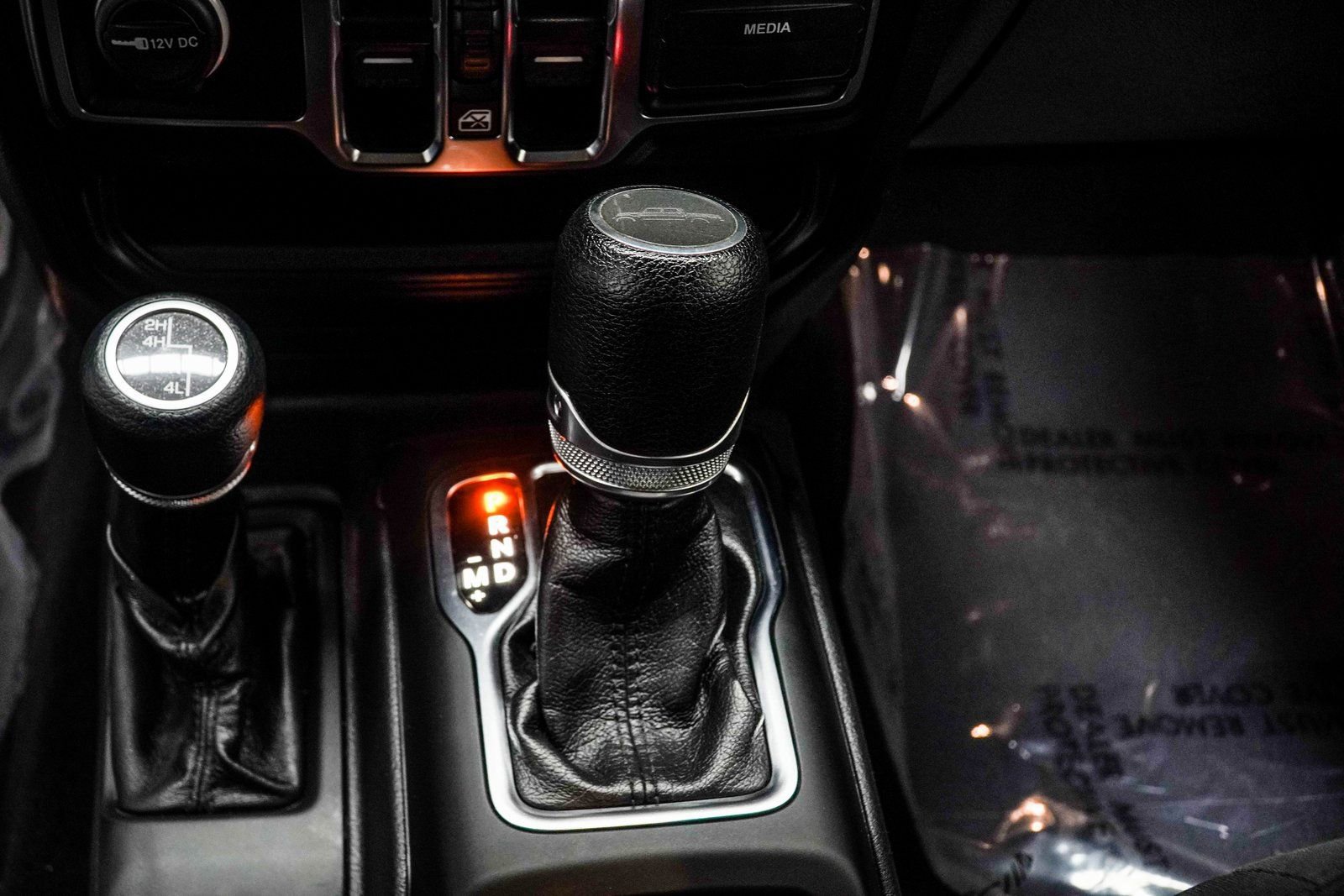 Used 2022 Jeep Gladiator Willys AWD/4WD image 19