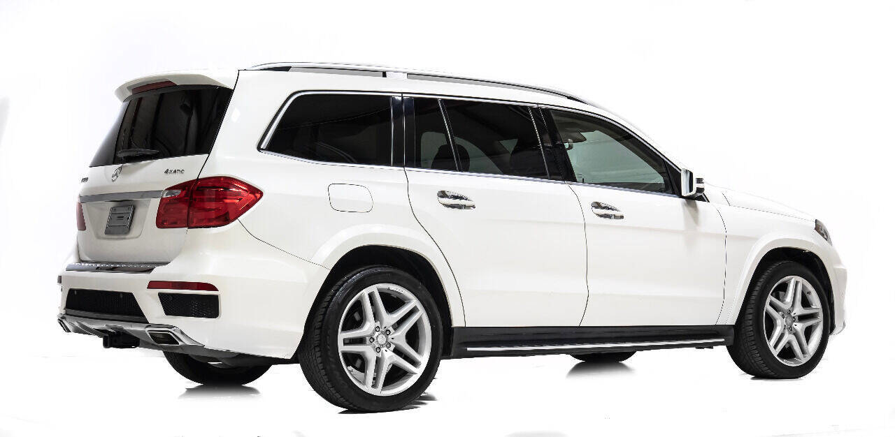 Used 2014 Mercedes-Benz GL 550 4MATIC image 3