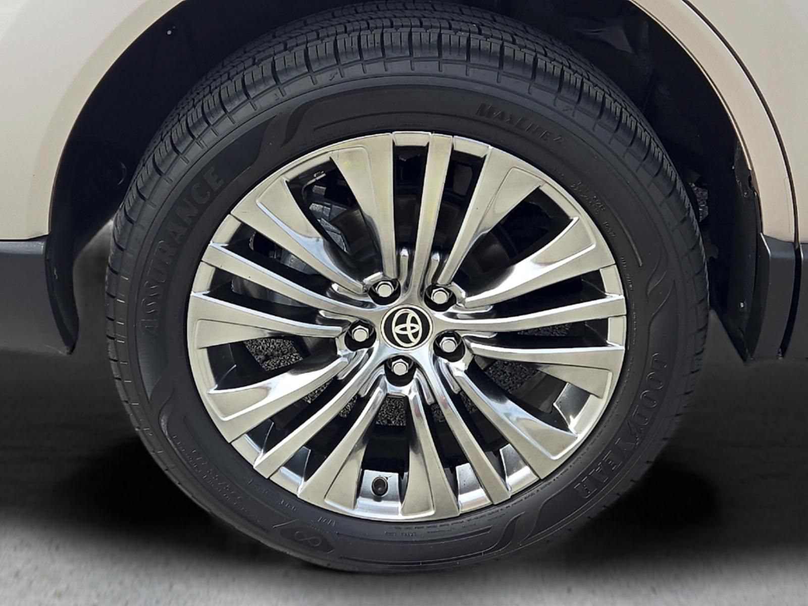 Used 2021 Toyota Venza Limited w/ Advanced Technology Package AWD/4WD image 8
