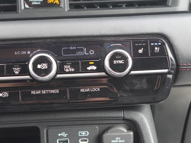 Used 2025 Honda Pilot Black Edition image 32
