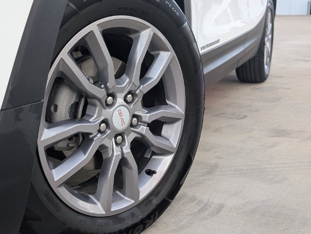 Used 2024 GMC Terrain SLT FWD image 2