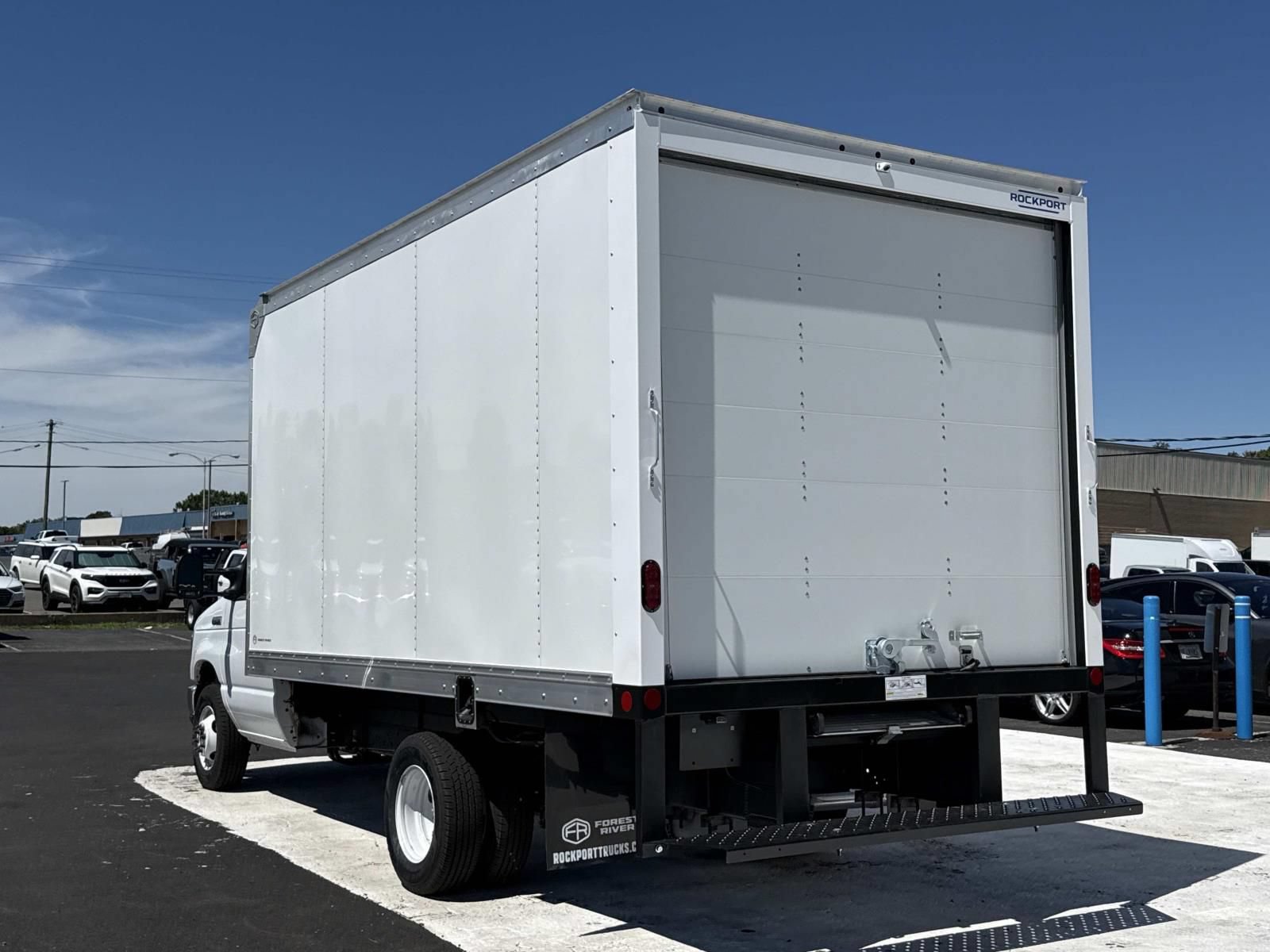 New 2027 Ford E-350 and Econoline 350 Super Duty w/ Power Equipment Group RWD image 5
