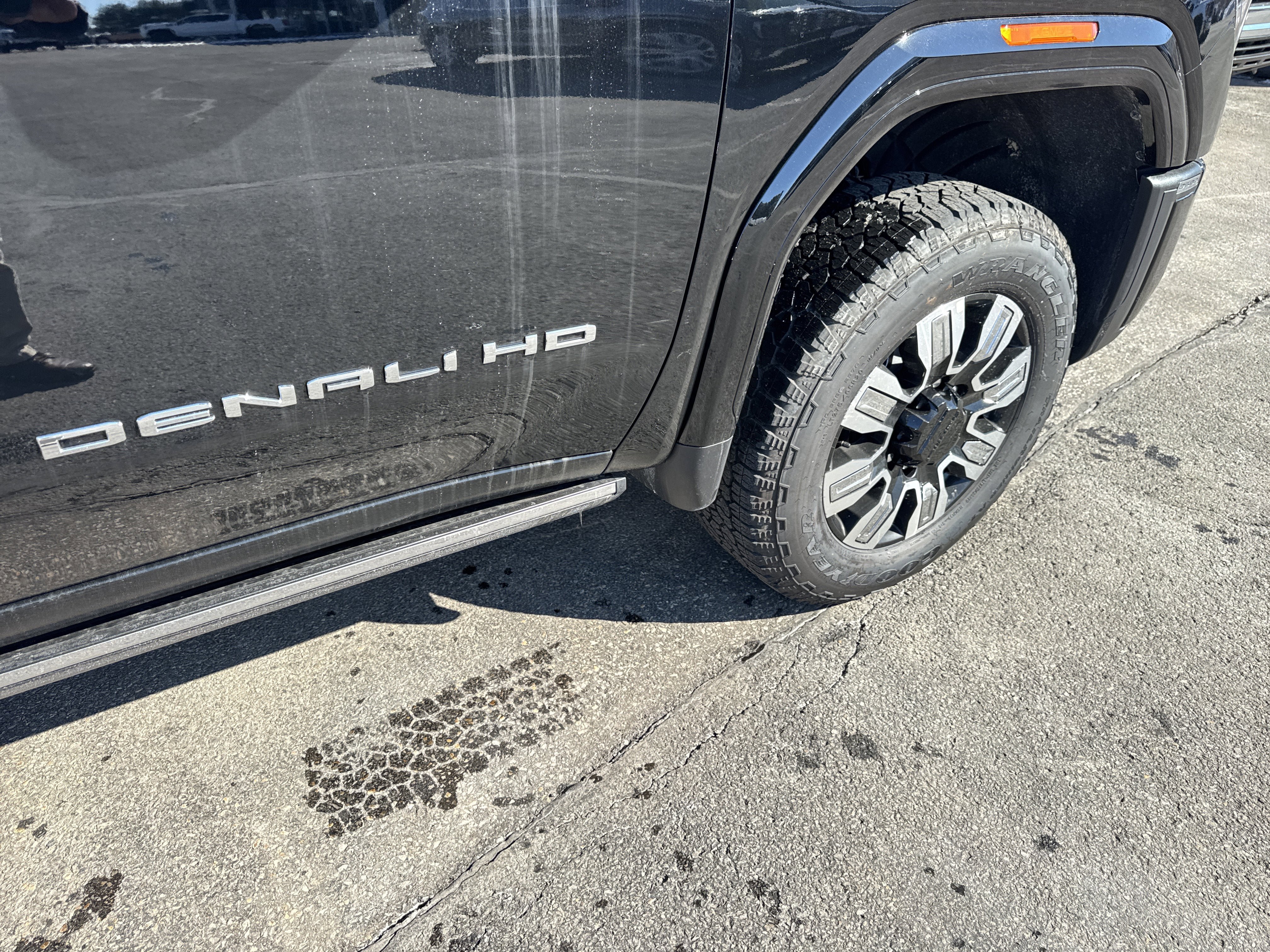 New 2026 GMC Sierra 2500 Denali w/ Denali Reserve Package AWD/4WD image 6