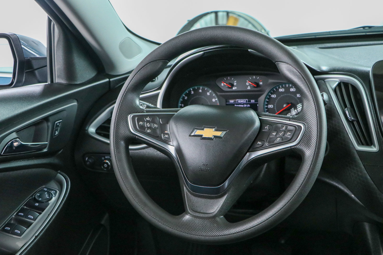Used 2024 Chevrolet Malibu LT FWD image 12