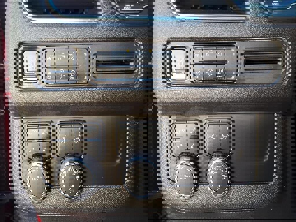 Used 2023 Chevrolet Tahoe Z71 w/ Luxury Package image 21