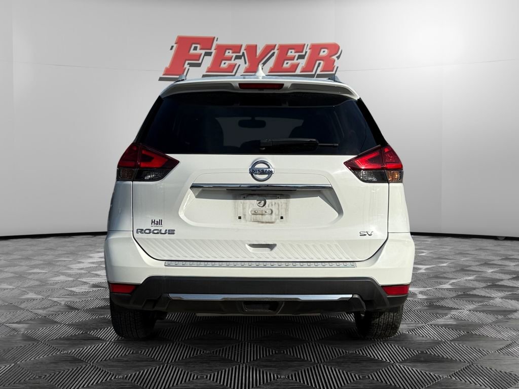 Used 2017 Nissan Rogue SV w/ SV Premium Package FWD image 4