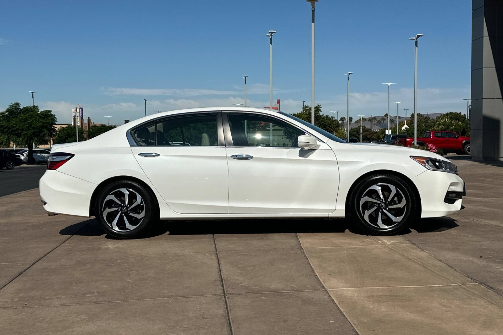 Used 2016 Honda Accord EX-L image 3