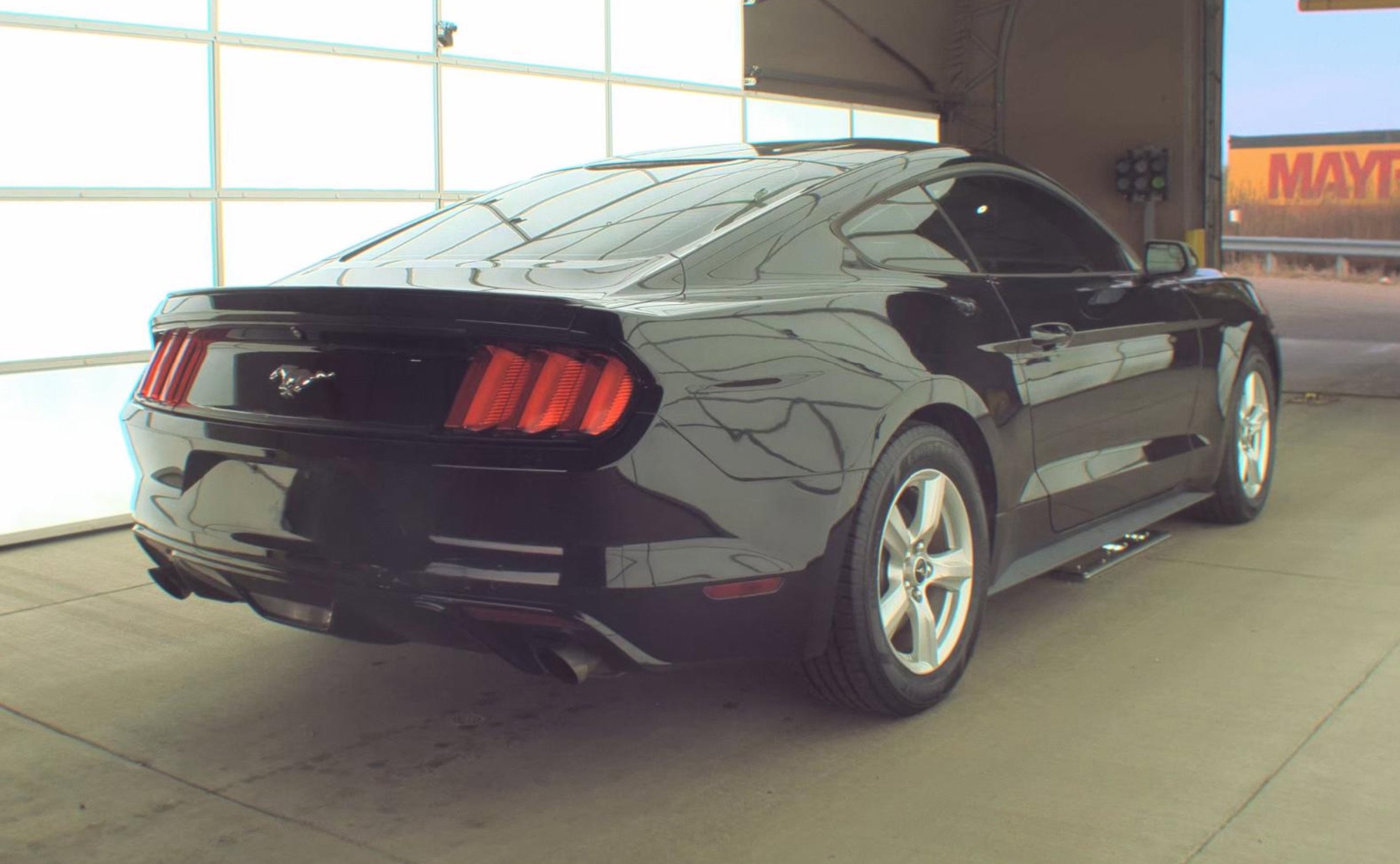 Used 2015 Ford Mustang Coupe image 3