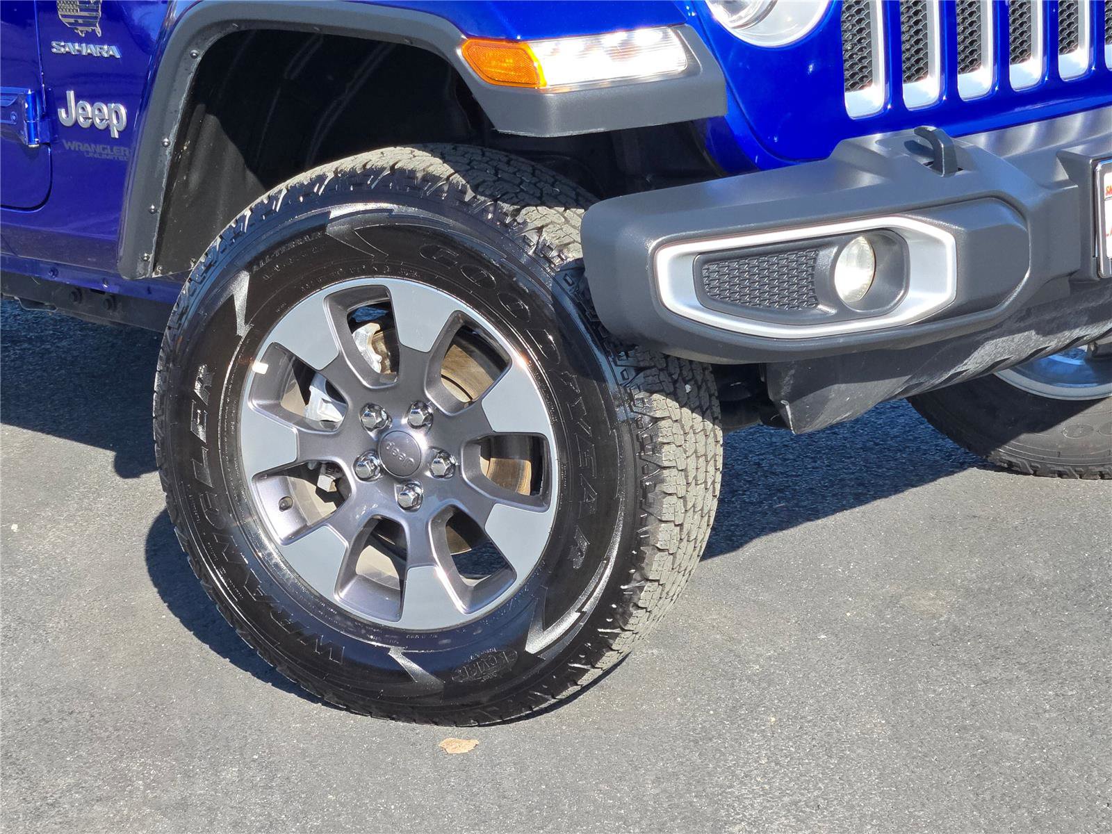 Certified 2018 Jeep Wrangler Unlimited Sahara image 3