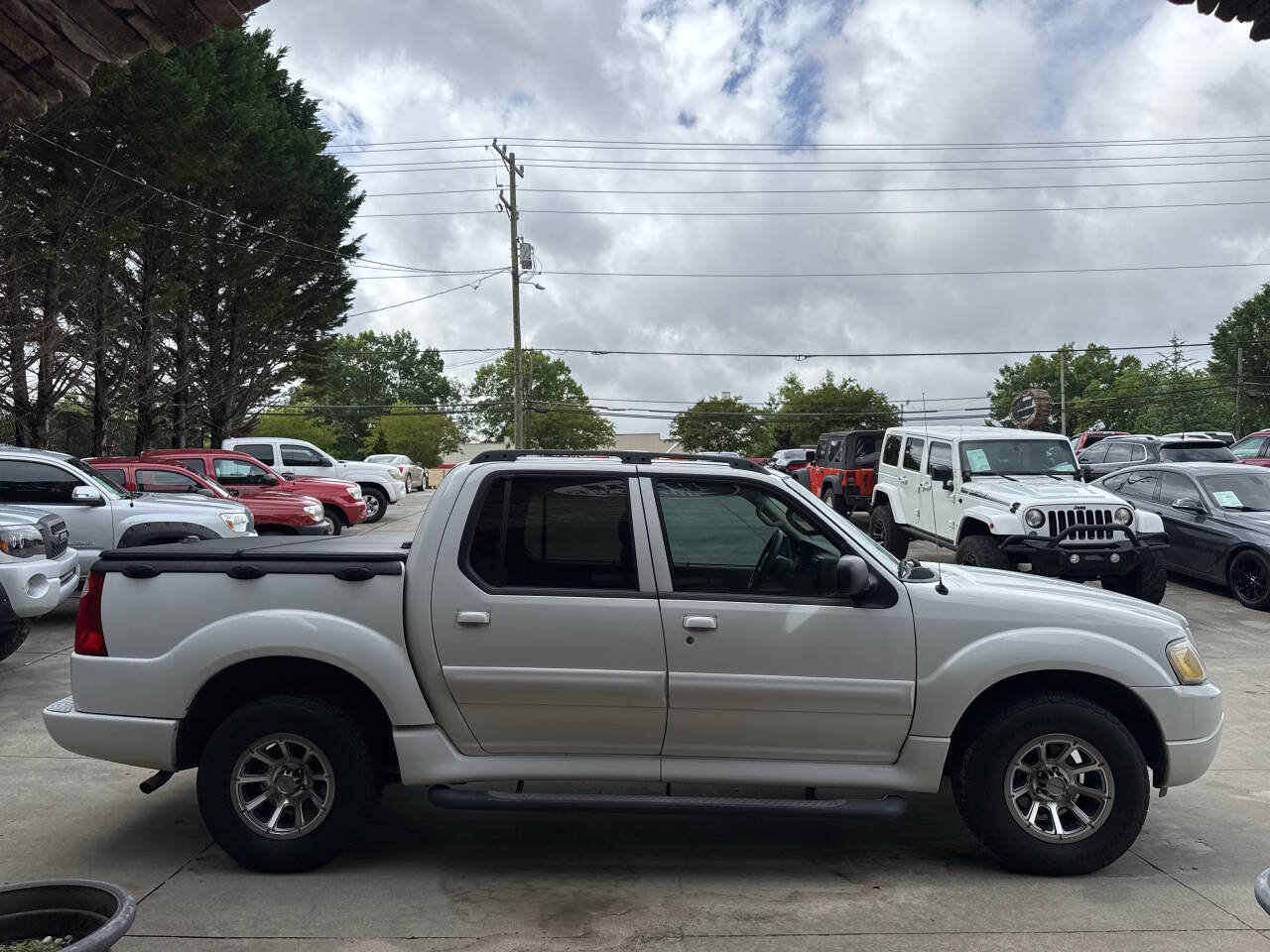 Used 2005 Ford Explorer Sport Trac XLT AWD/4WD image 10