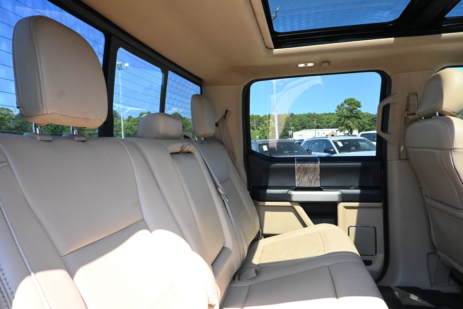 Used 2019 Ford F250 Lariat w/ Lariat Ultimate Package AWD/4WD image 31