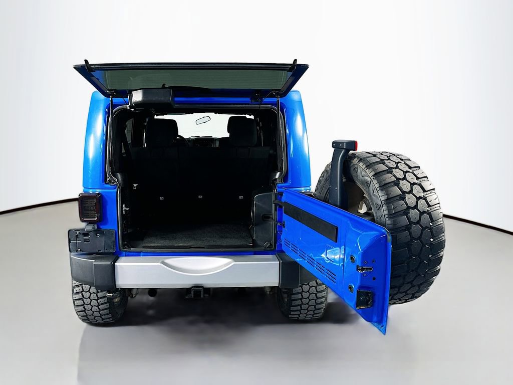 Used 2011 Jeep Wrangler Unlimited Sahara w/ Dual Top Group AWD/4WD image 28
