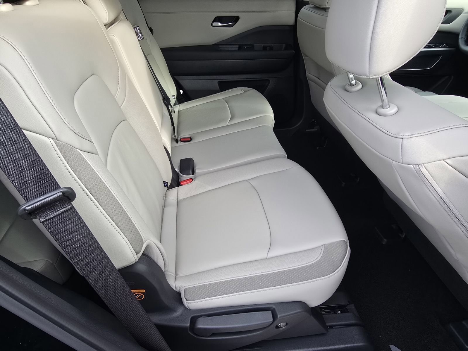 New 2025 Nissan Pathfinder SL image 4