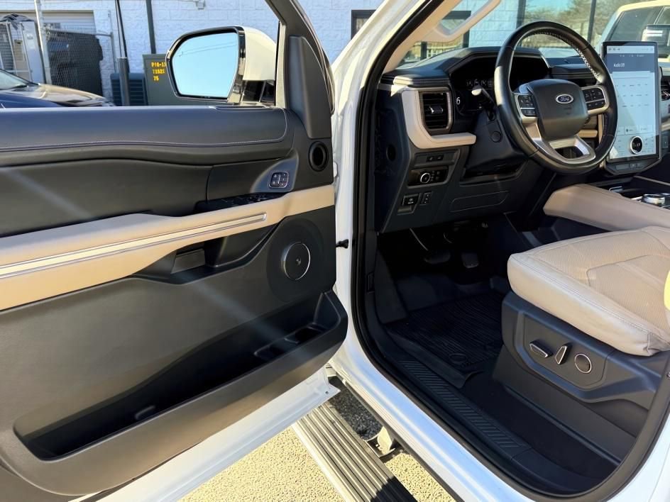 Used 2023 Ford Expedition Max Limited image 17