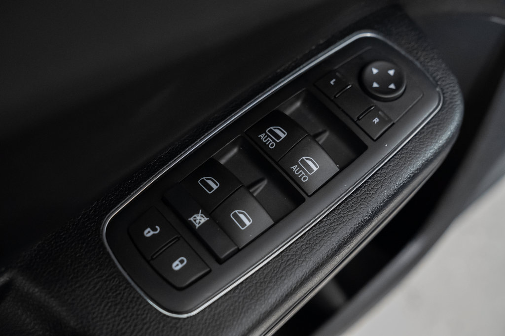 Used 2015 Chrysler 300 S AWD/4WD image 37