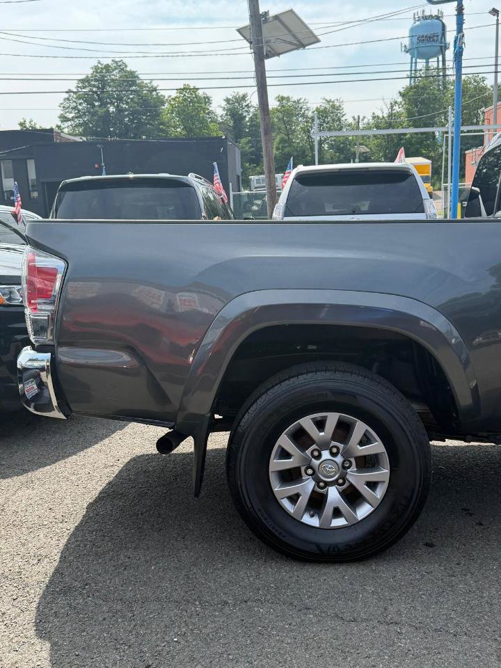 Used 2017 Toyota Tacoma SR5 w/ Tow Package AWD/4WD image 12