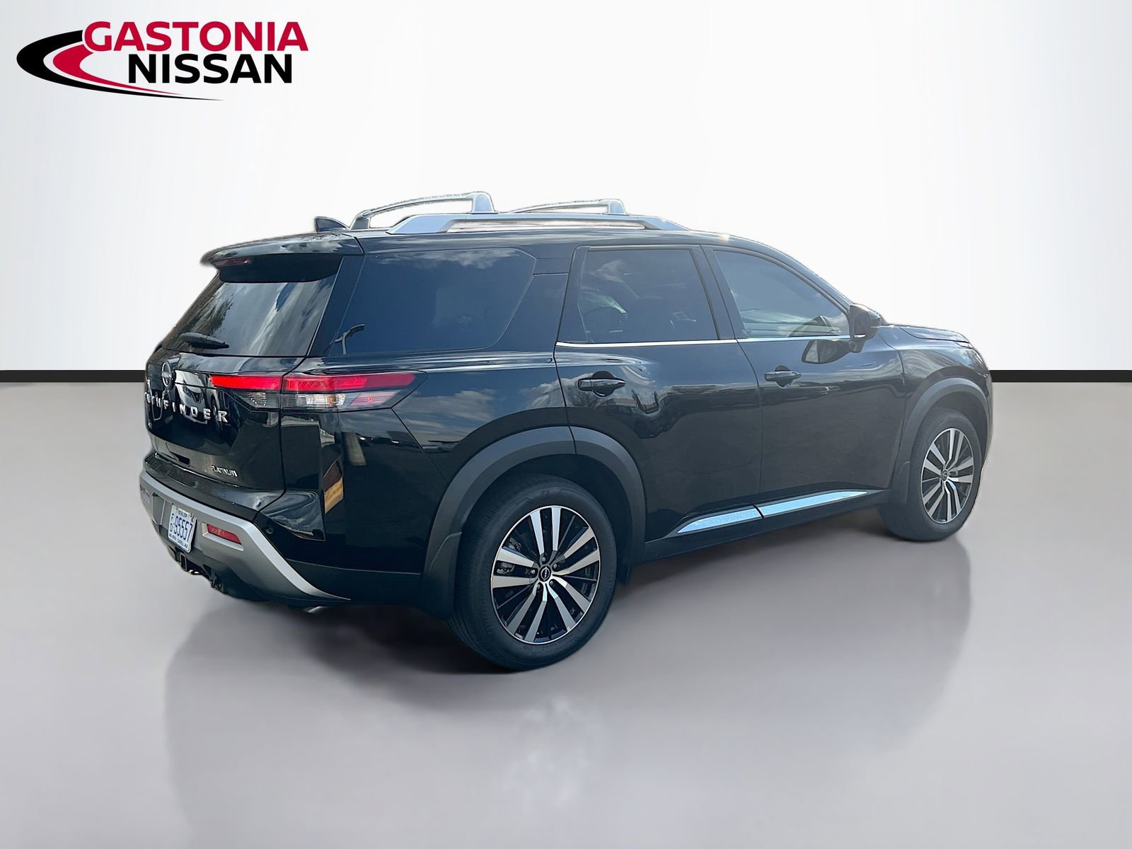 Used 2025 Nissan Pathfinder Platinum w/ Cargo Package image 9