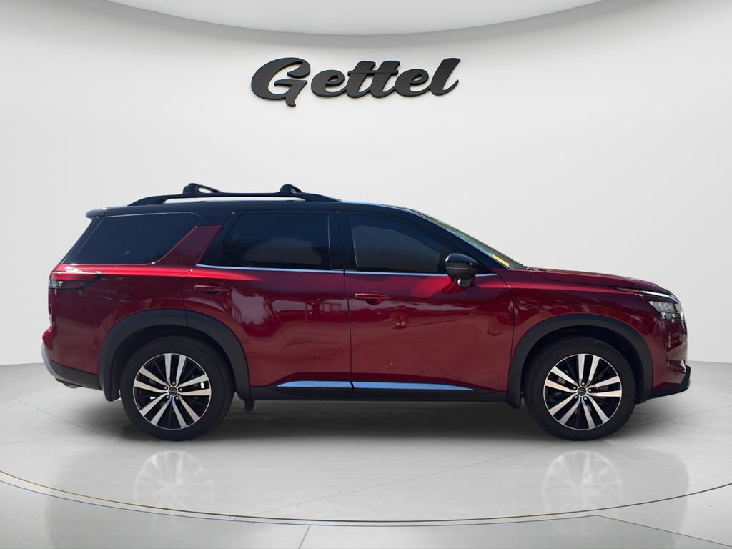 Used 2023 Nissan Pathfinder Platinum w/ Cargo Package AWD/4WD image 4