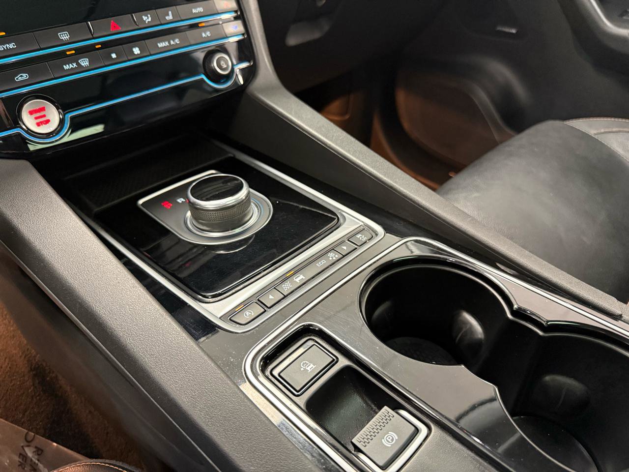 Used 2017 Jaguar F-PACE Prestige image 17