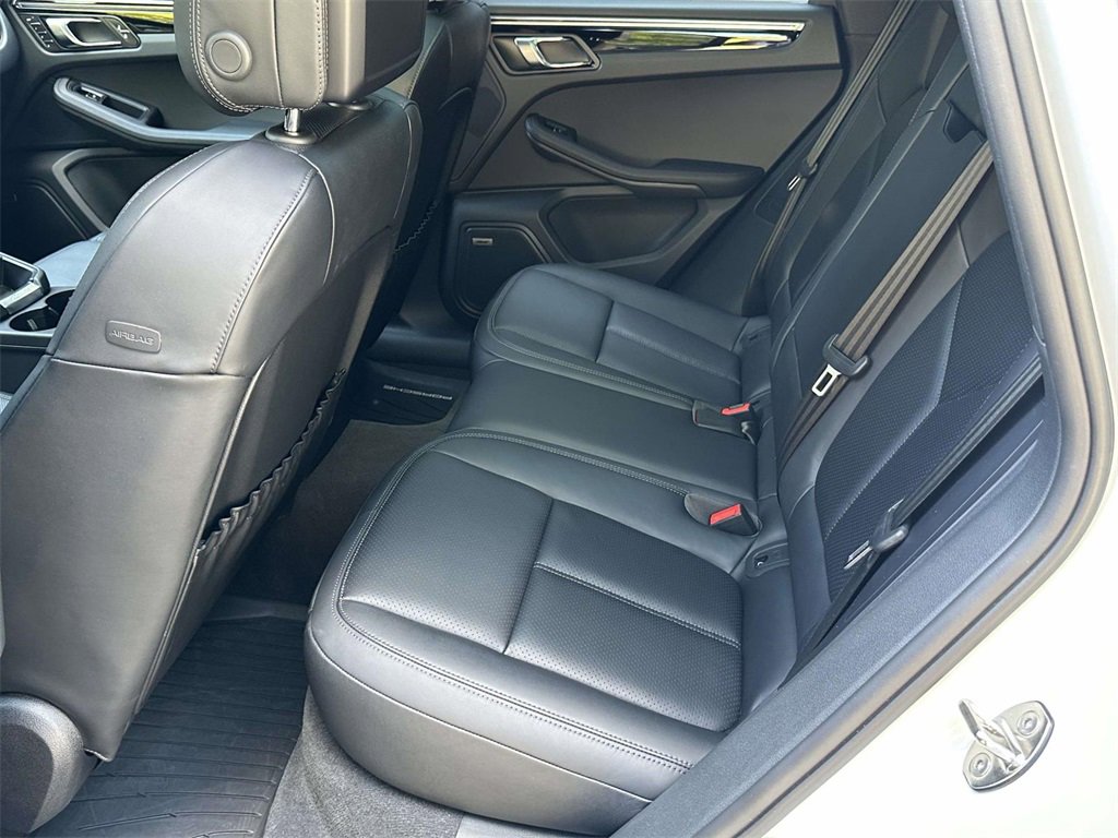 Used 2025 Porsche Macan image 12