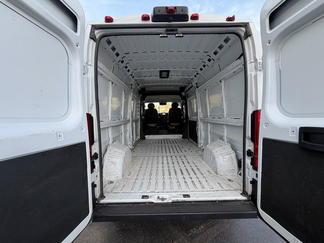 Used 2024 RAM ProMaster 2500 w/ Convenience Group FWD image 11