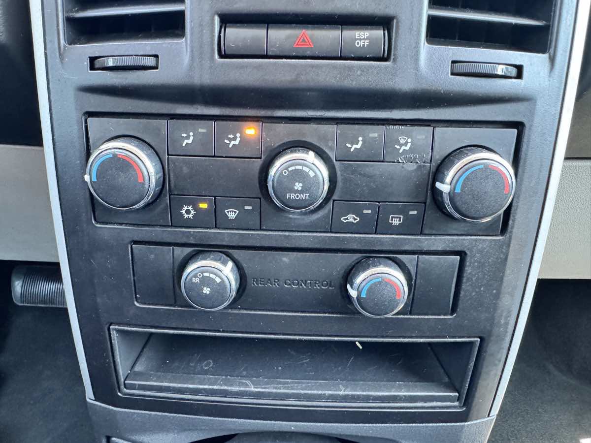 Used 2010 Dodge Grand Caravan SE w/ Climate Group FWD image 46