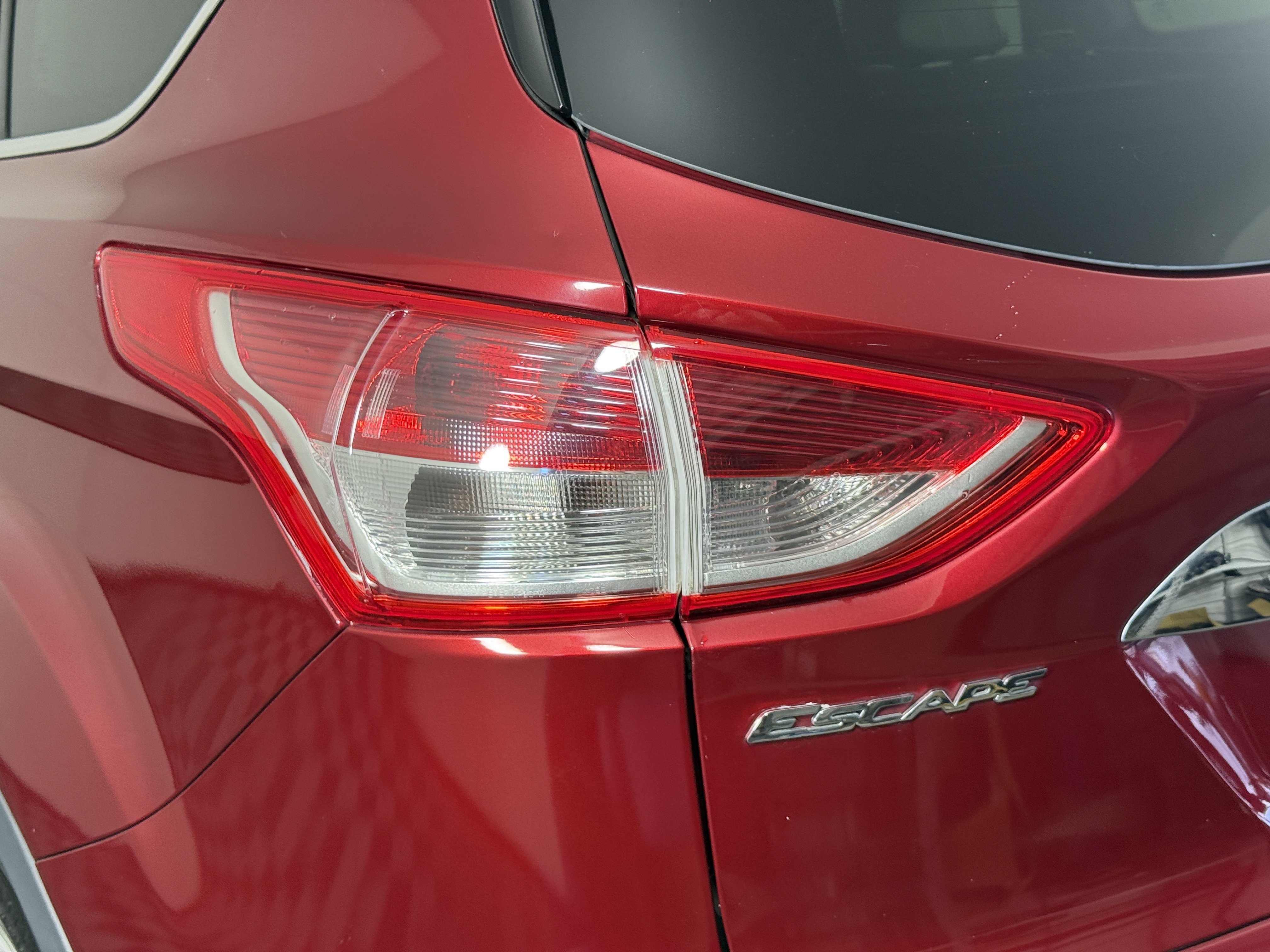Used 2014 Ford Escape Titanium w/ Equipment Group 401A FWD image 8