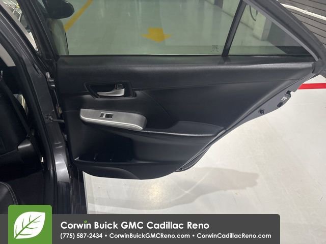 Used 2014 Toyota Camry SE w/ Moonroof Package image 29