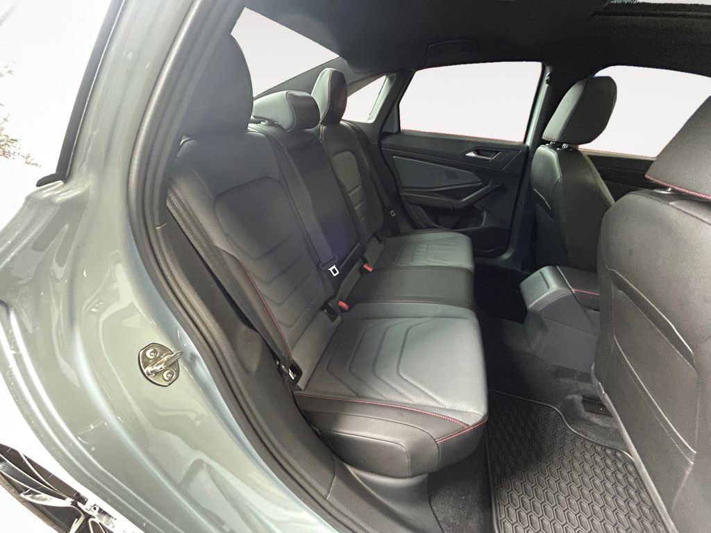 Used 2025 Volkswagen Jetta GLI Autobahn w/ GLI Black Package image 11