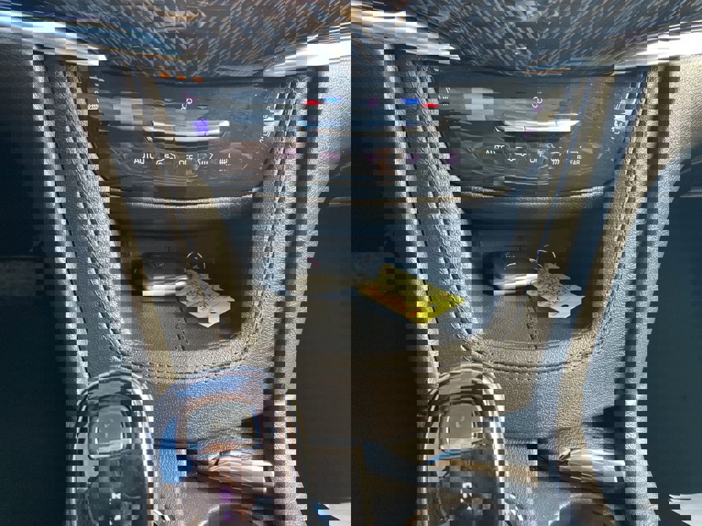 Used 2025 Cadillac XT6 Premium Luxury image 32