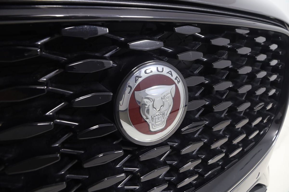 Used 2023 Jaguar F-PACE S AWD/4WD image 16