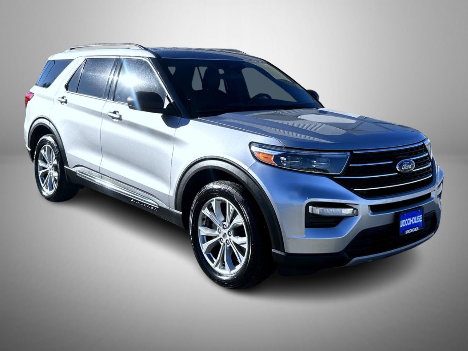 Used 2020 Ford Explorer XLT w/ Equipment Group 202A AWD/4WD image 3