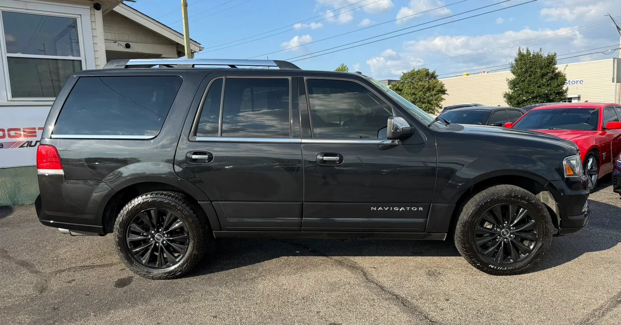 Used 2015 Lincoln Navigator 4WD image 6