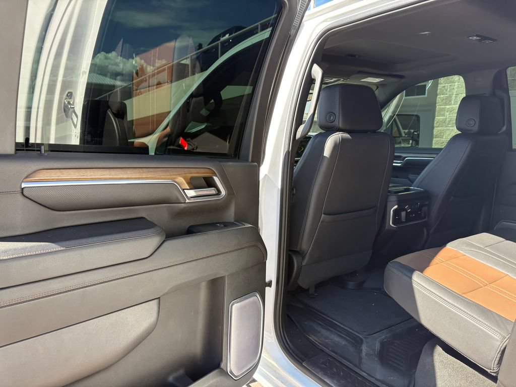 Used 2024 Chevrolet Silverado 2500 High Country w/ High Country Premium Package AWD/4WD image 25