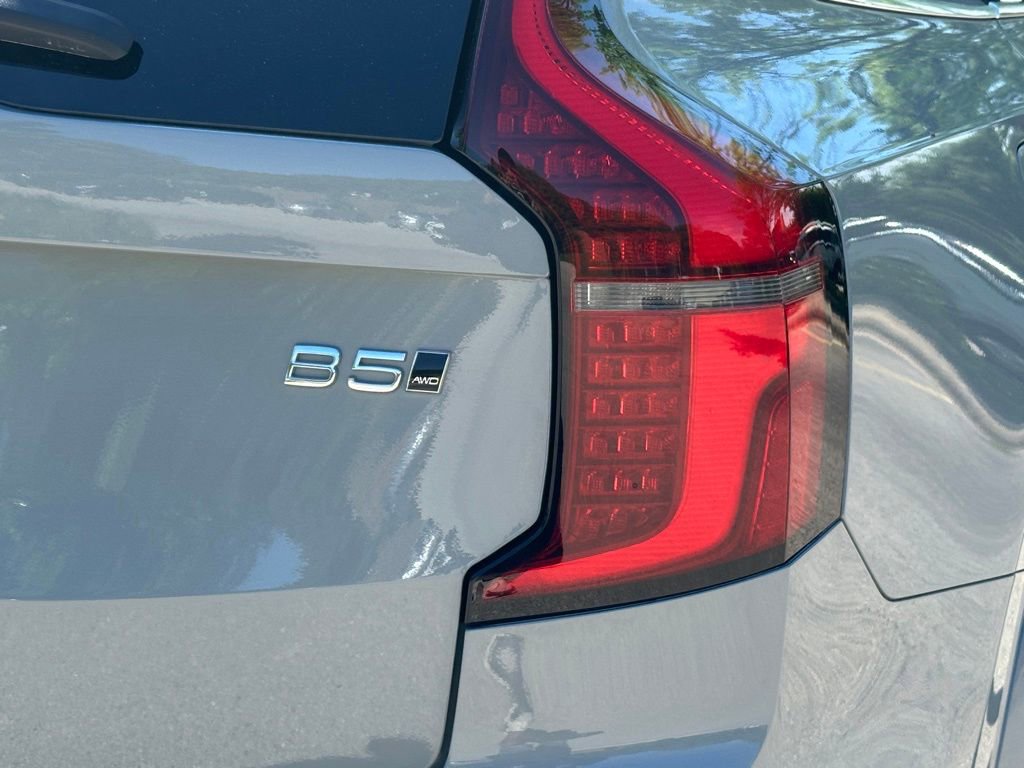 Used 2025 Volvo XC90 B5 Plus AWD/4WD image 12