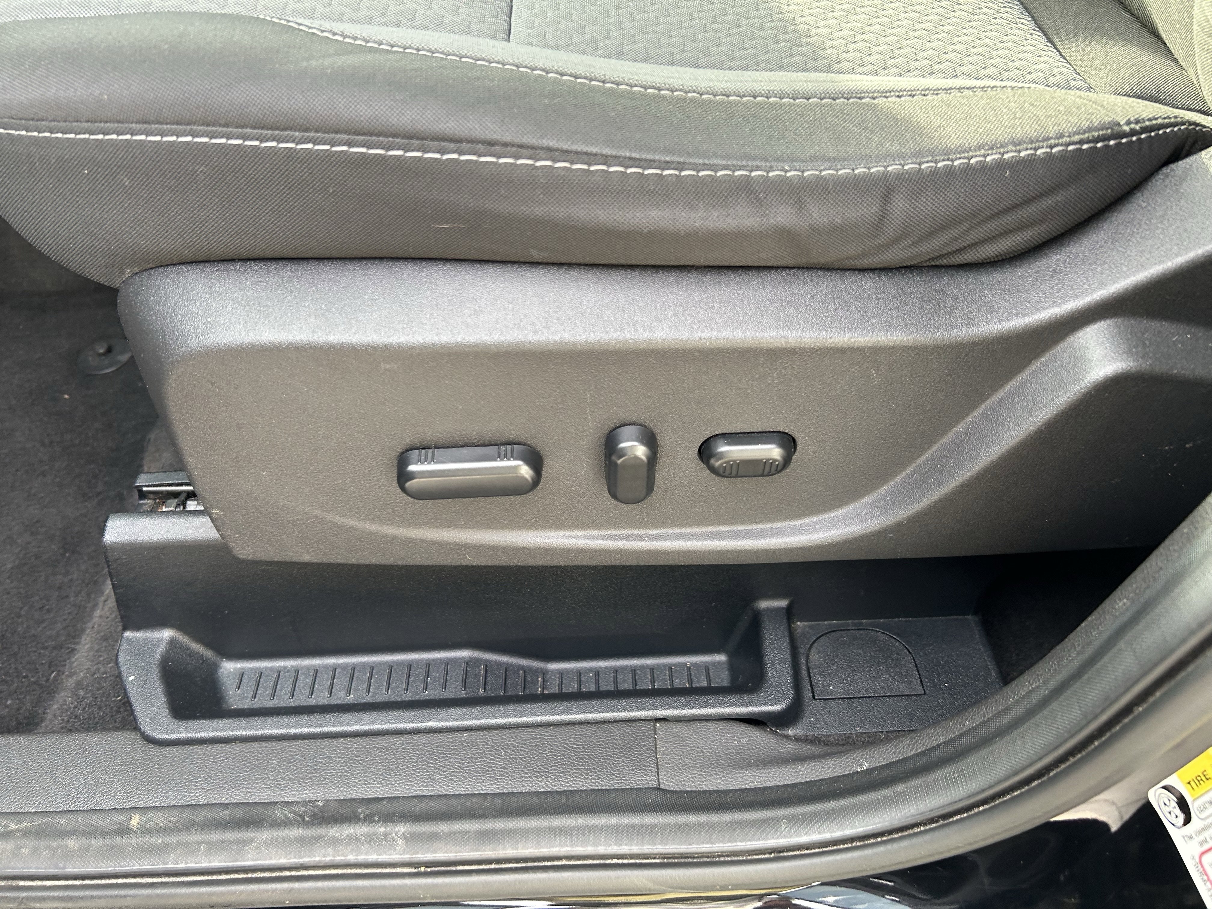 Used 2017 Ford Escape SE AWD/4WD image 20