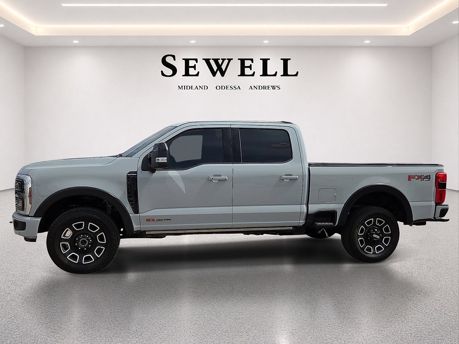 Used 2025 Ford F250 Platinum AWD/4WD image 2