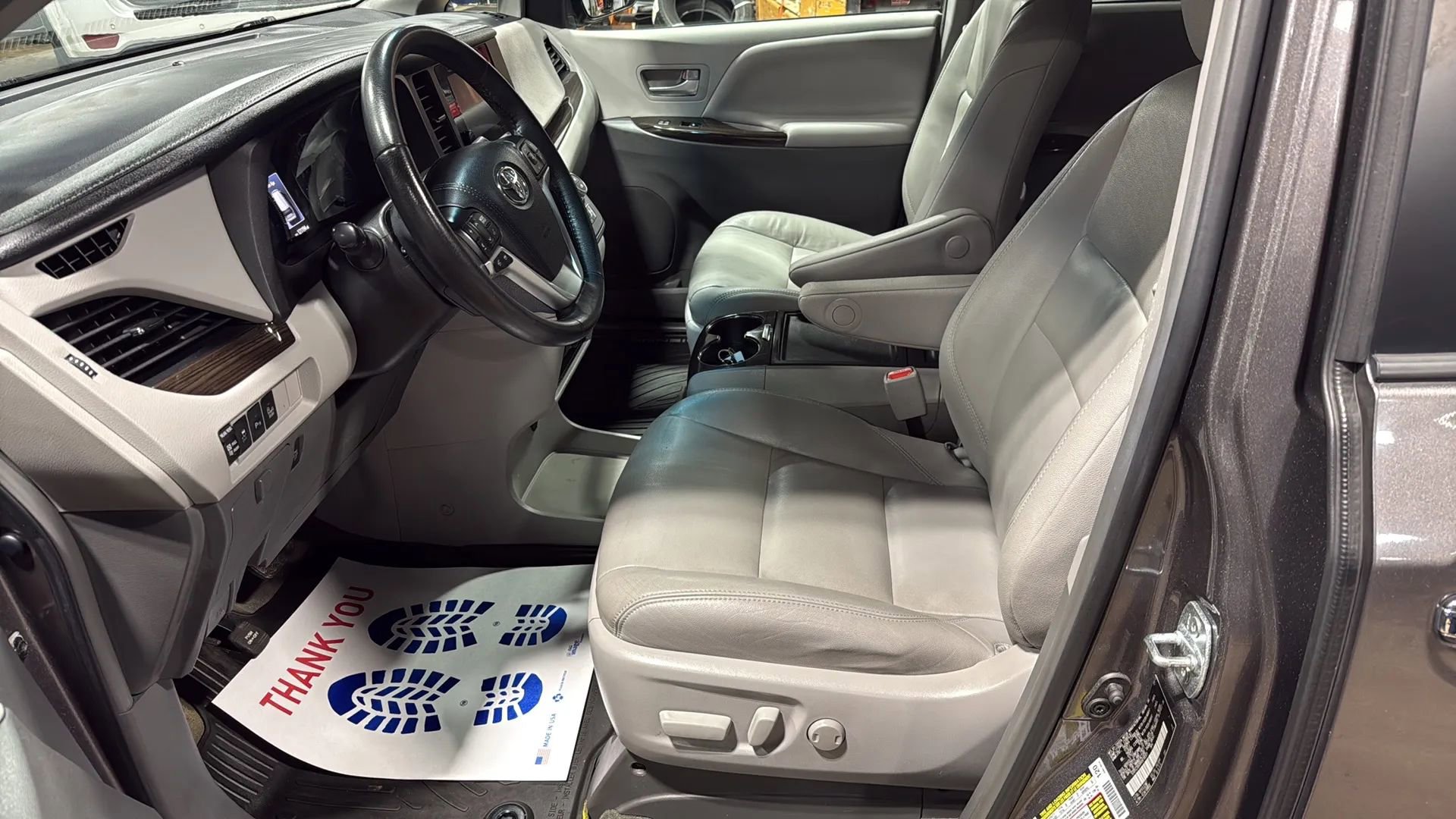 Used 2017 Toyota Sienna XLE w/ XLE Navigation Package FWD image 9