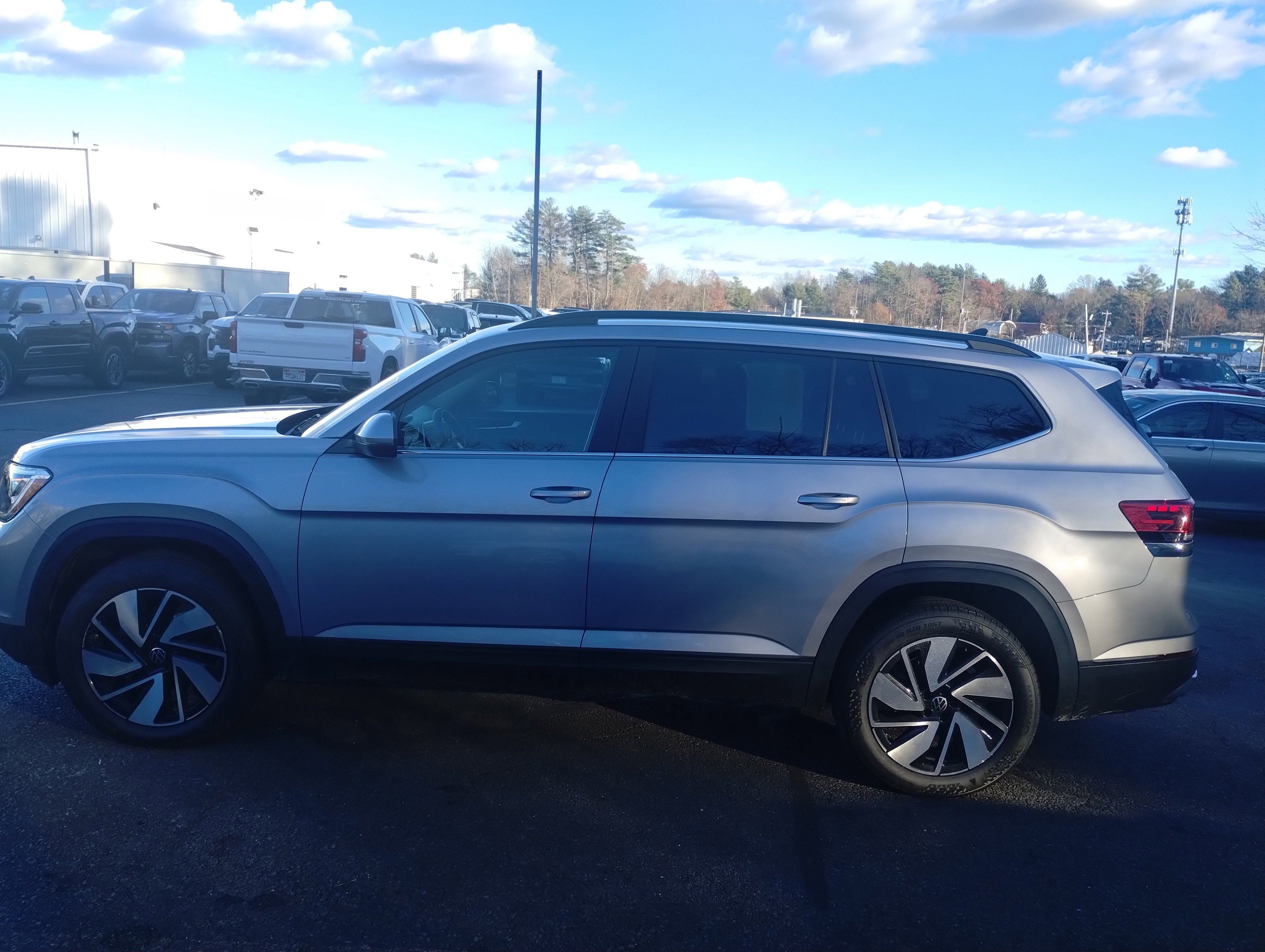 Used 2024 Volkswagen Atlas SE image 6