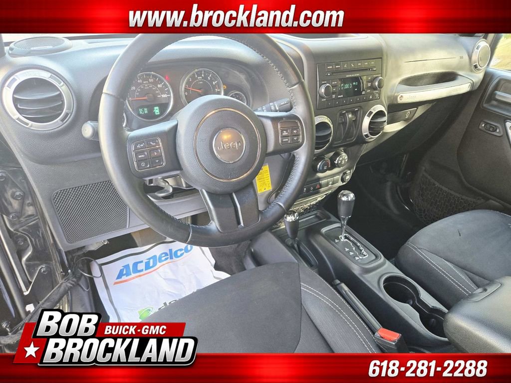 Used 2017 Jeep Wrangler Sahara w/ Connectivity Group image 10