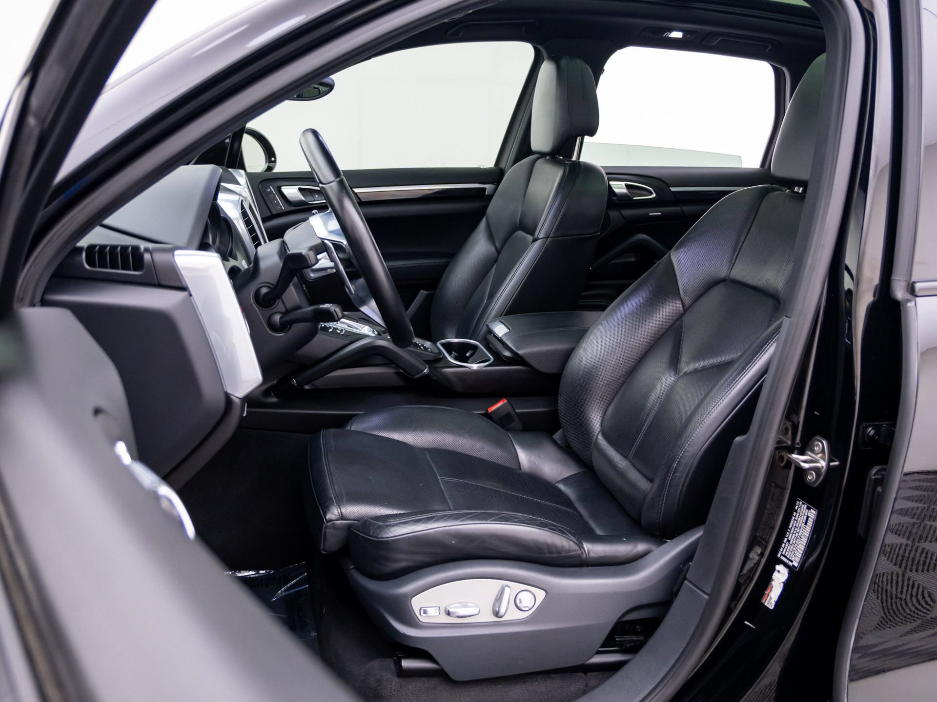 Used 2015 Porsche Cayenne Diesel AWD/4WD image 5