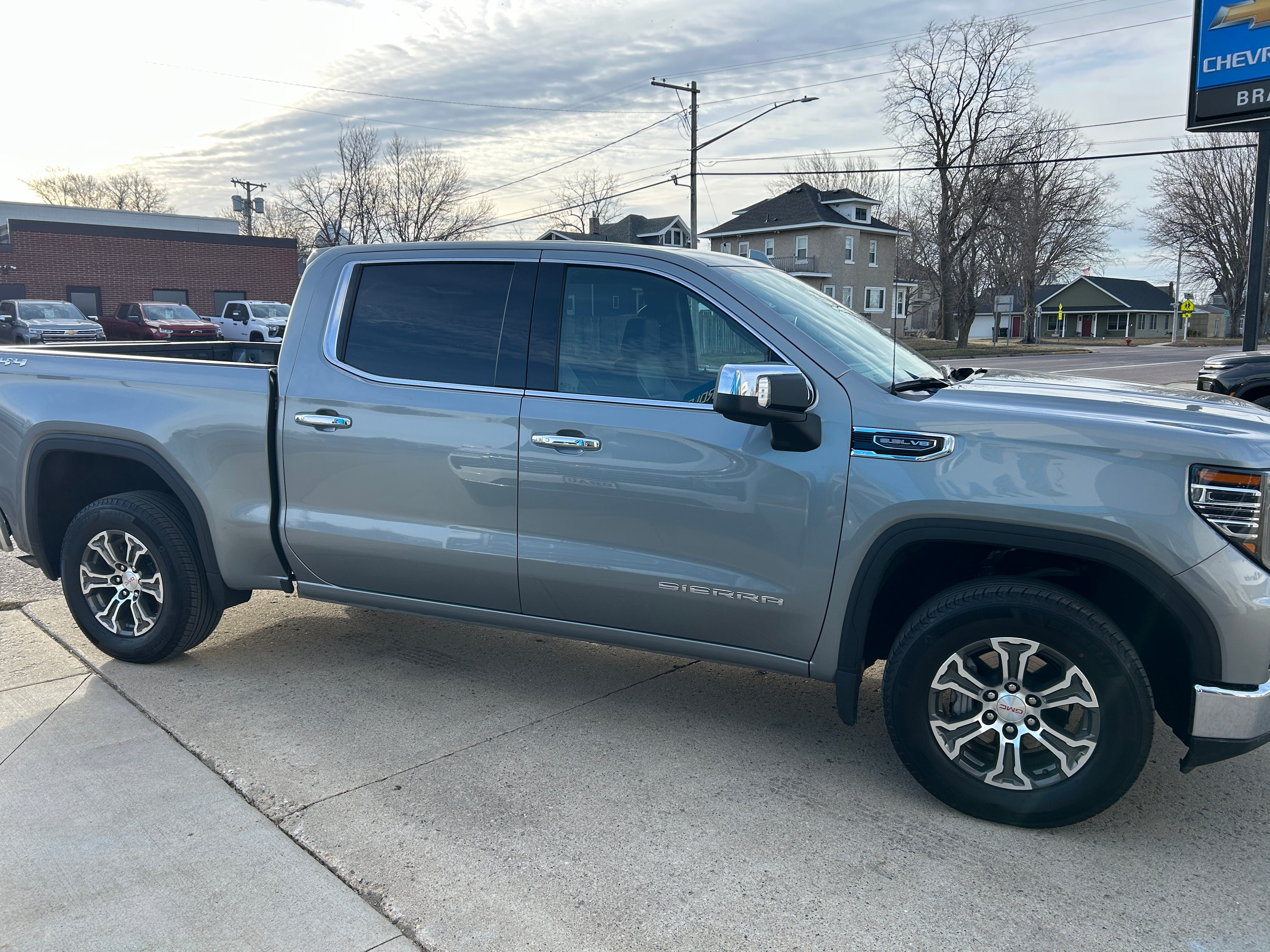 Used 2026 GMC Sierra 1500 SLT AWD/4WD image 5